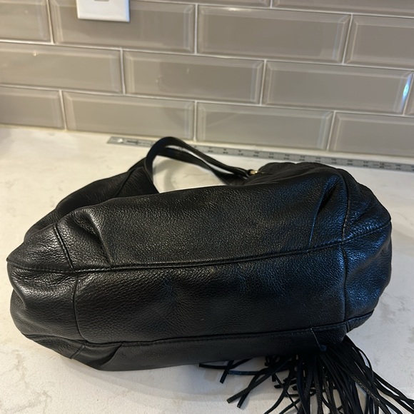 Michael Kors Hobo carryall in black pebbled leather with tassel - Picture 5 of 12